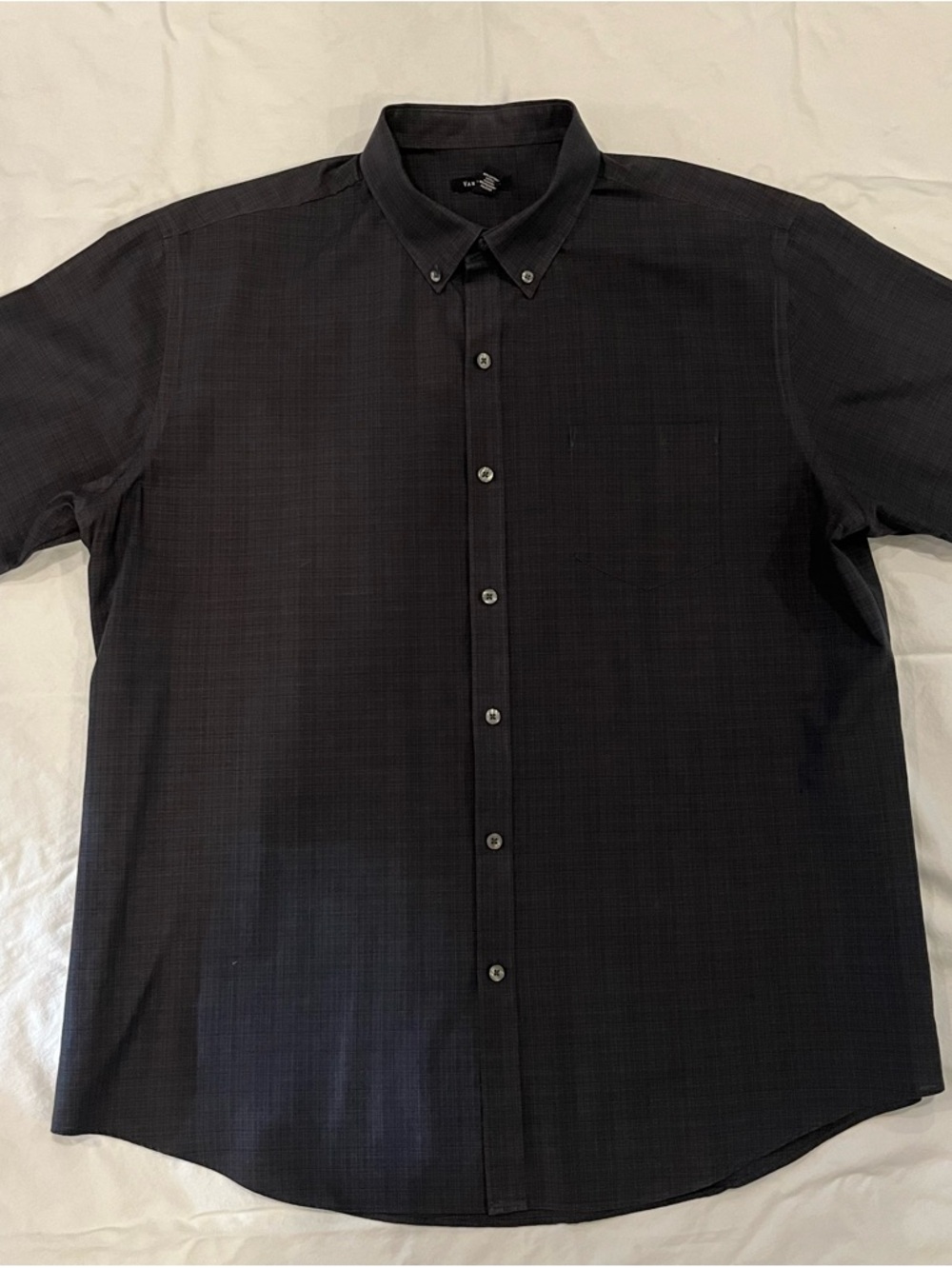 Mens Van Heusen Dark Gray Button Down Collared Shirt Short Sleeve XL 17-17.5